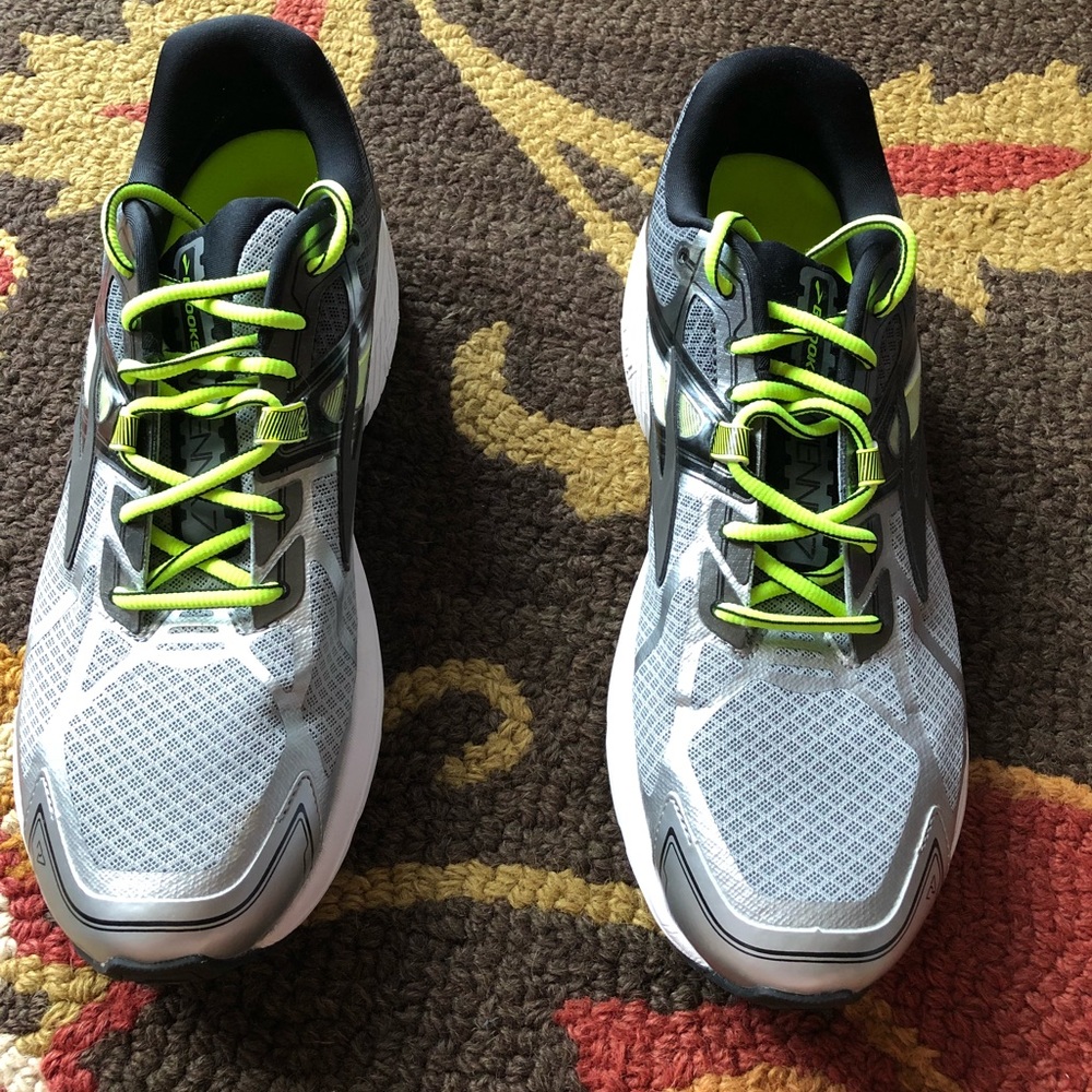 NEW brooks sneakers